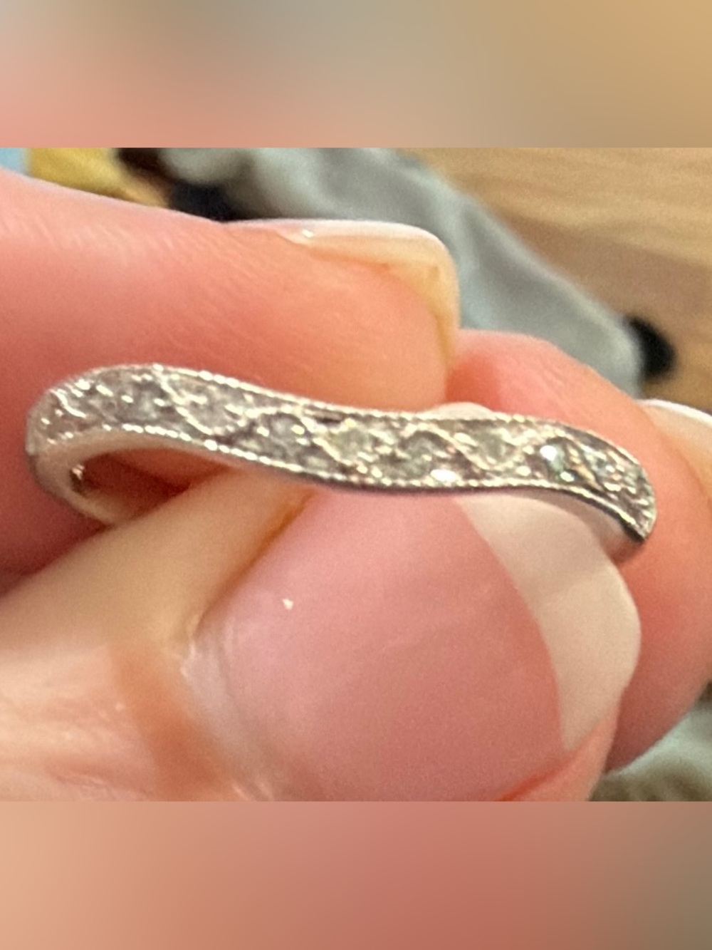 10k White Gold w/ diamonds Curved Women’s Wedding Band 8.5